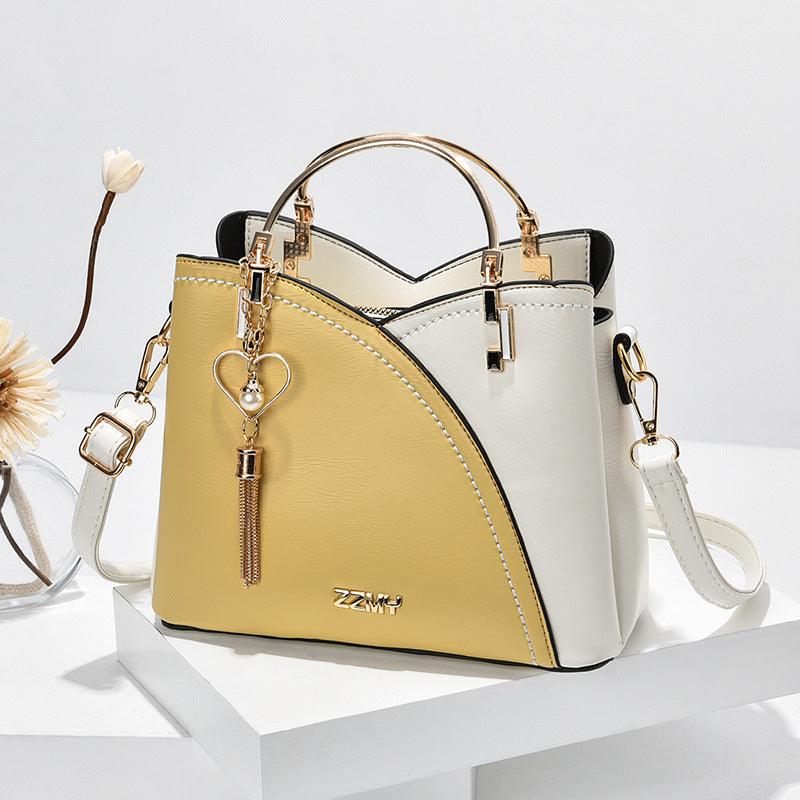 Sophisticated shoulder bag for women, combining timeless style and practical use.