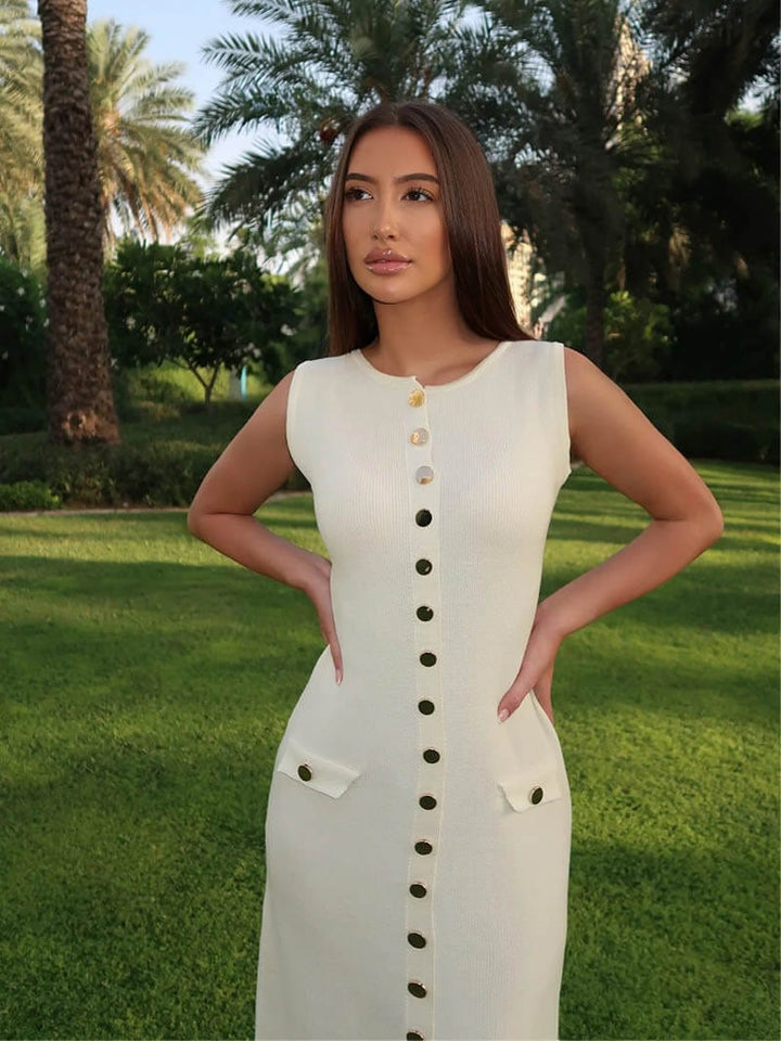 Stylish women's sleeveless maxi dress with button front, ideal for comfortable and elegant summer vacation outfits.