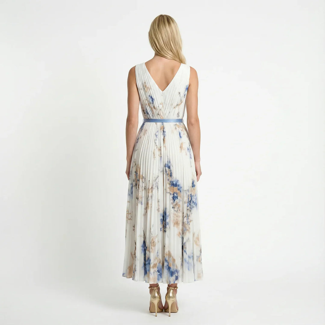 Summer-ready women's sleeveless maxi dress featuring a vibrant floral pattern