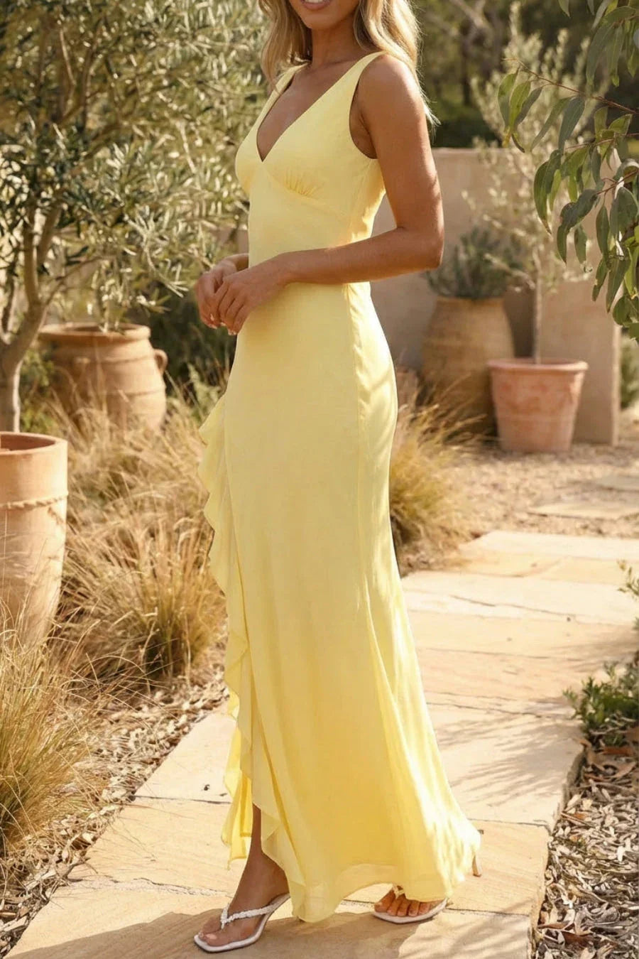 Wedding guest maxi dress for women, featuring a chic V-neck, sleeveless design, and stylish split. Ideal for special occasions.