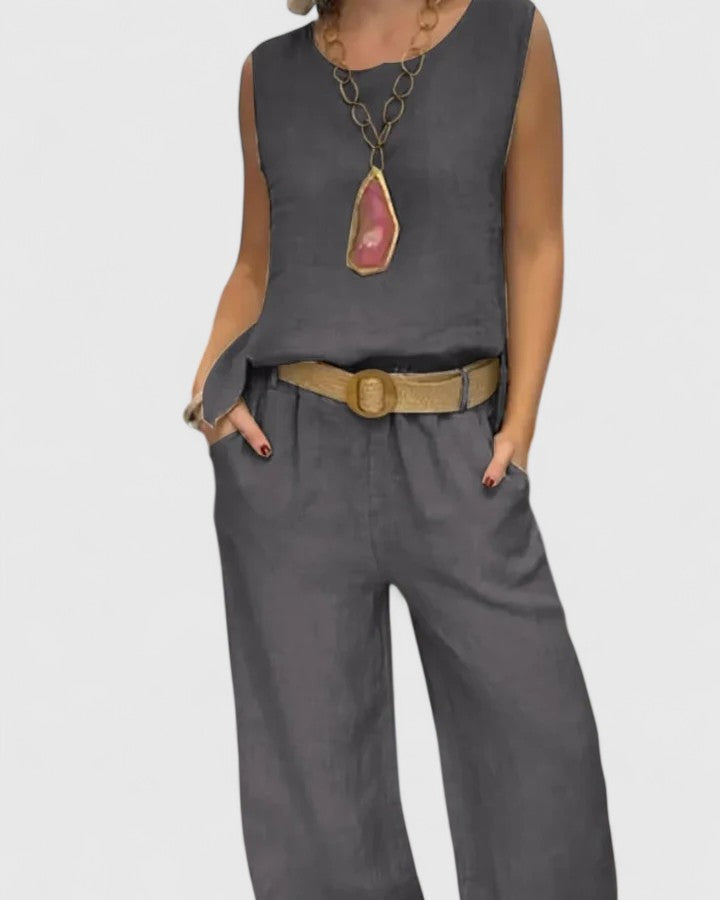 Comfortable & stylish women's matching set, sleeveless top & flowing wide-leg pants.