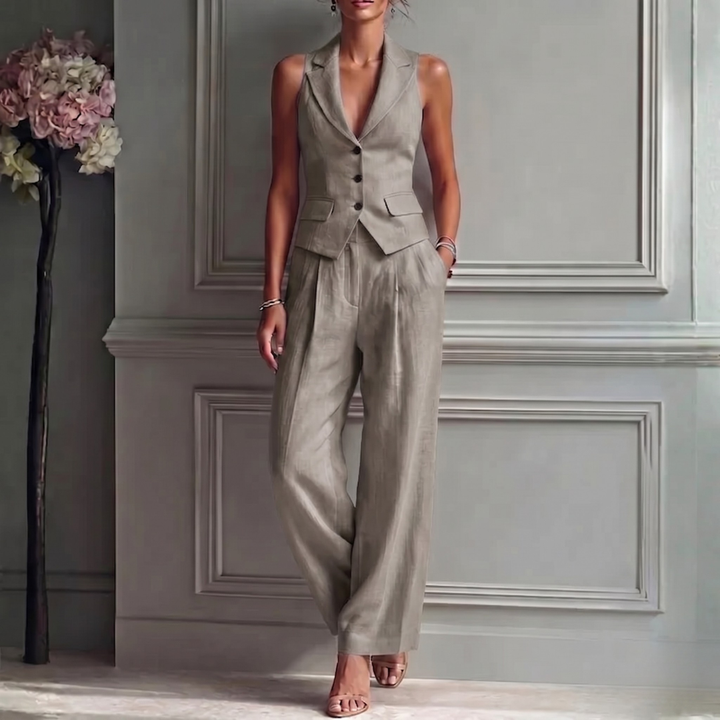 Versatile women's two-piece outfit set: tailored sleeveless vest & wide-leg pants. Ideal for work or elegant occasions.
