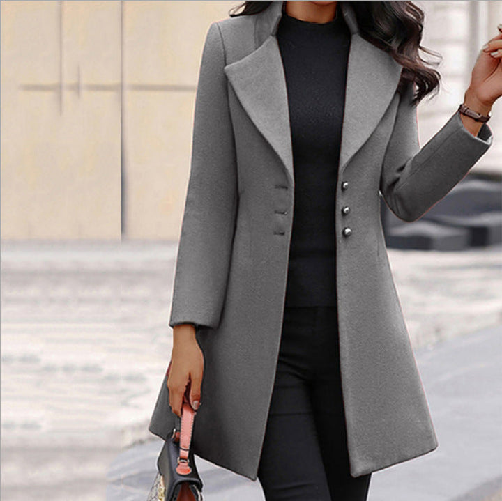 Refined women's classic slim-fit jacket, elegant & versatile, an essential piece for business wear & women's fashion.