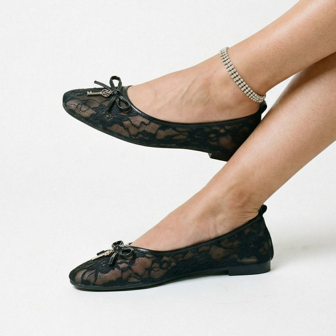 Women's ballet flats with charming bow detail & square toe, comfortable slip-on shoes for versatile wear.