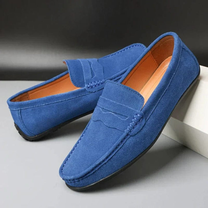 Stylish women's black loafers with sophisticated design, perfect for both casual and formal elegant wear.