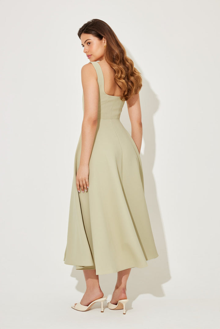 Comfortable women's square neck sleeveless midi dress, A-line cut for casual elegance.