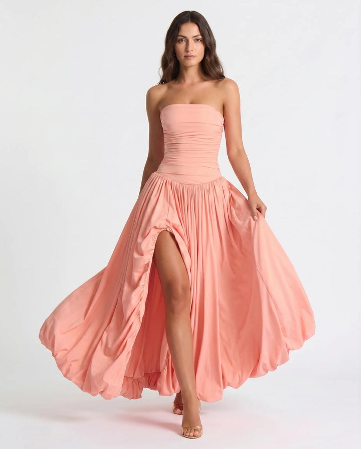 Fashionable women's evening maxi dress, perfect for formal occasions and sophisticated style.