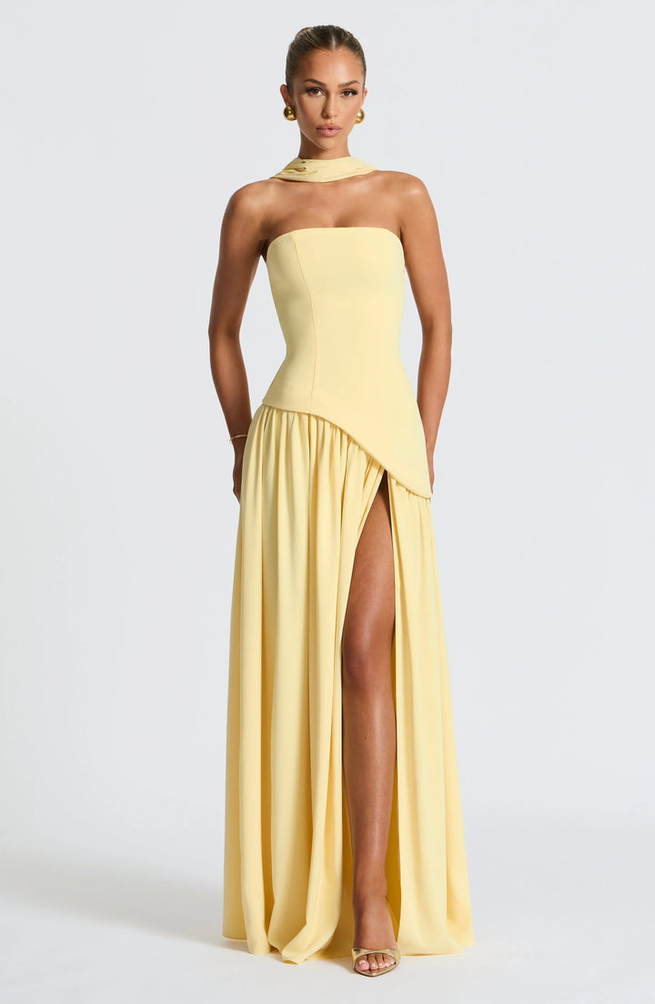 Elegant women's strapless formal dress, featuring a sleek corset and a flattering maxi skirt with a split.
