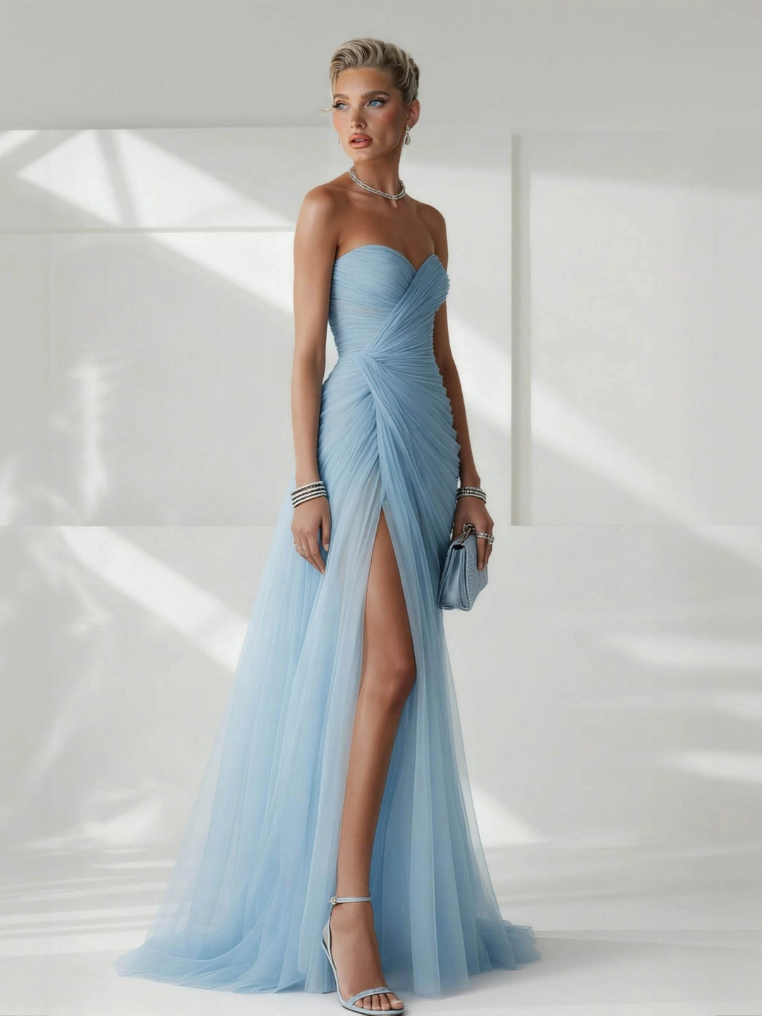 Elegant women's pleated strapless maxi dress, a perfect choice for any gala or special occasion.