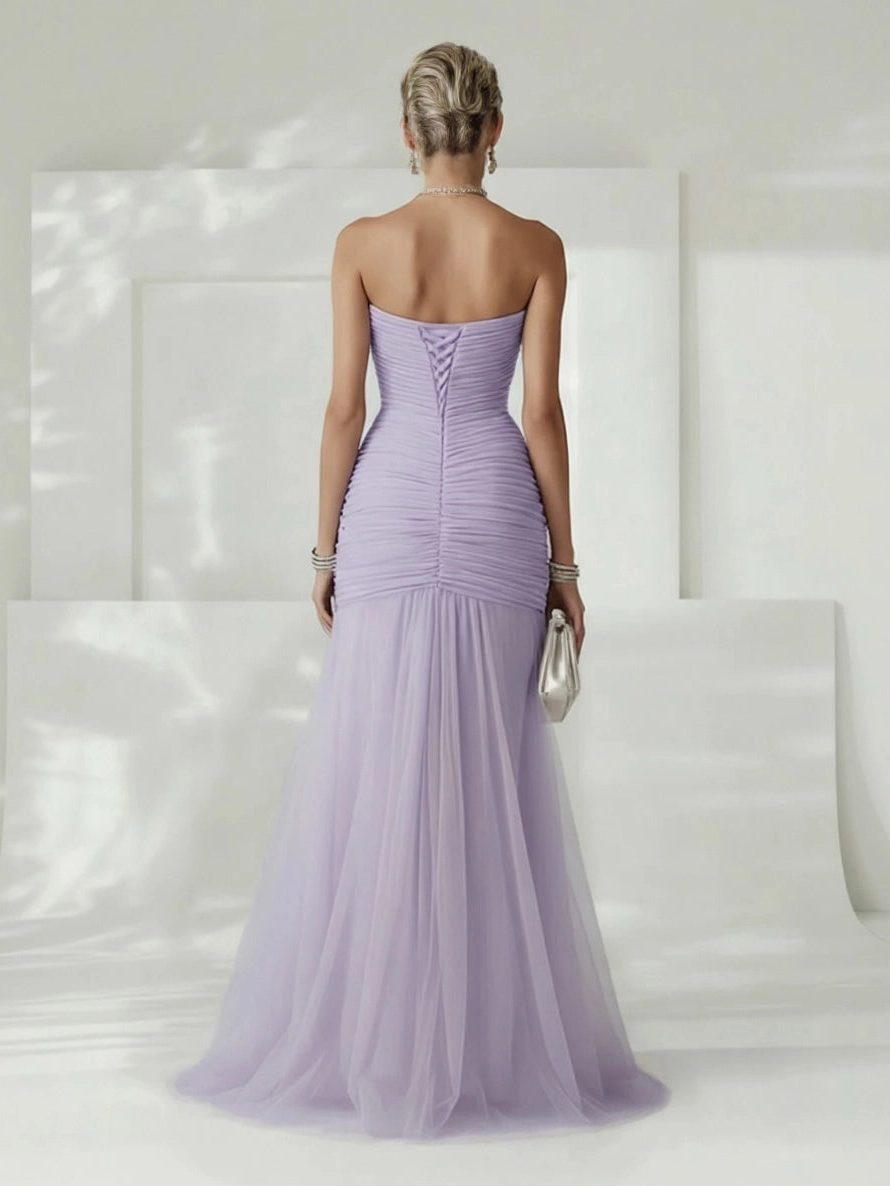 Fashionable women's strapless pleated maxi dress, versatile for formal or semi-formal occasions.