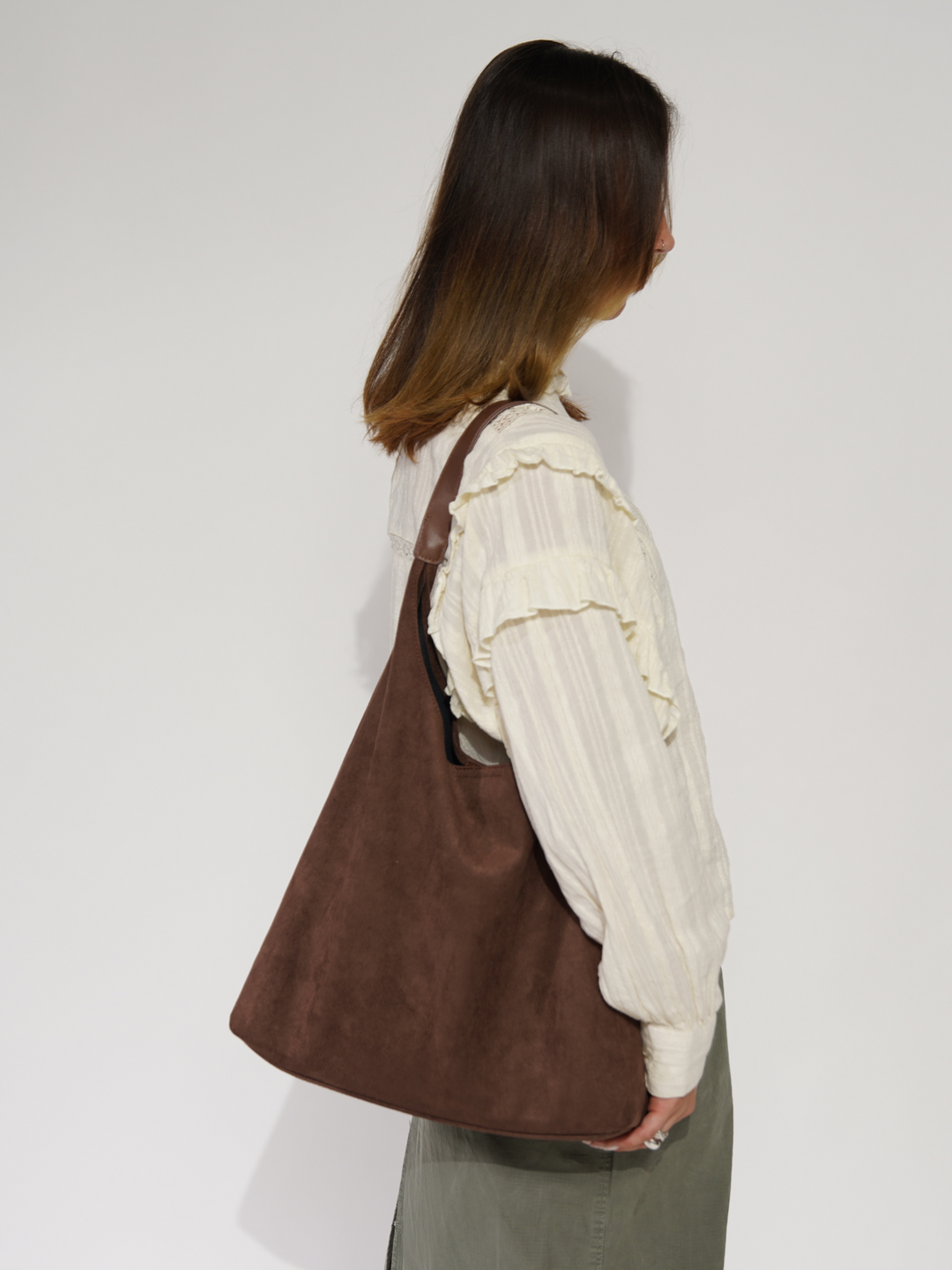 Black elegant women's suede tote bag. Versatile everyday shoulder bag, ideal for fashion-forward daily use.
