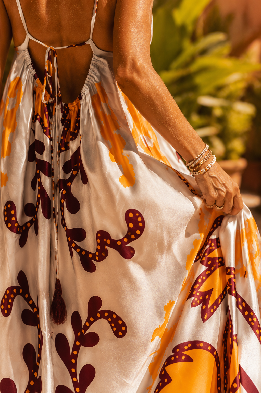 Versatile women's elegant maxi dress, perfect for summer events, holiday outings, or a stylish resort look.