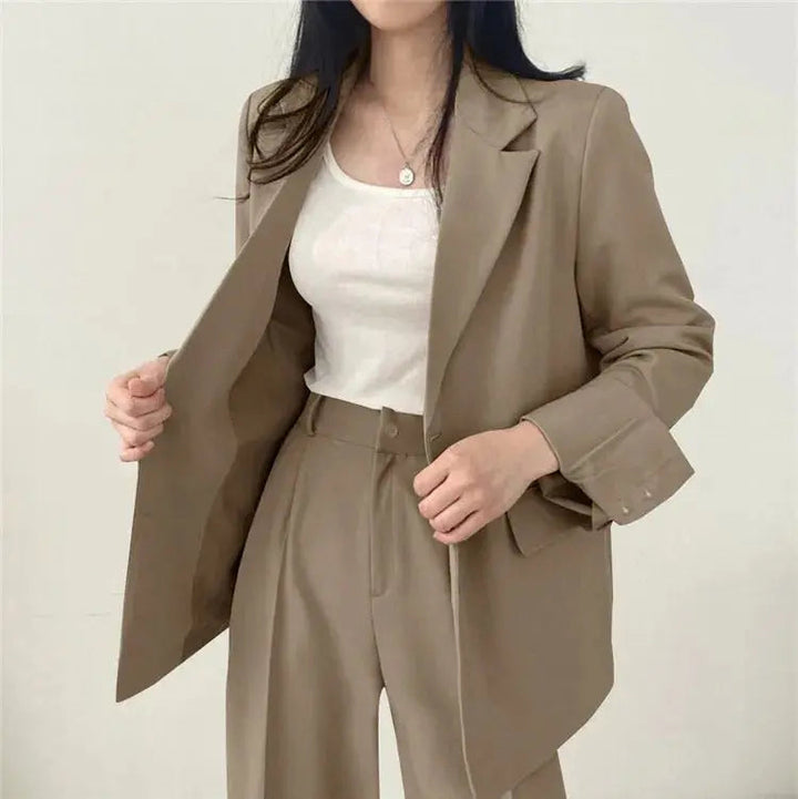 Formal women's wear: elegant tailored blazer and relaxed fit trousers, a chic two-piece suit.