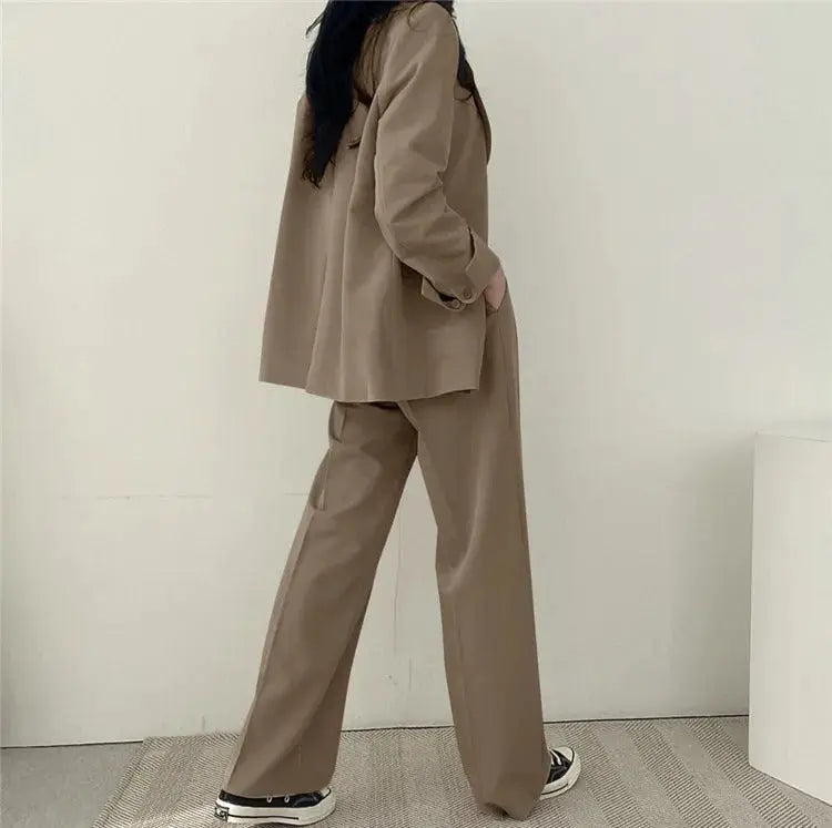 Women's tailored blazer & relaxed trousers, a modern two-piece set for smart casual and office wear.