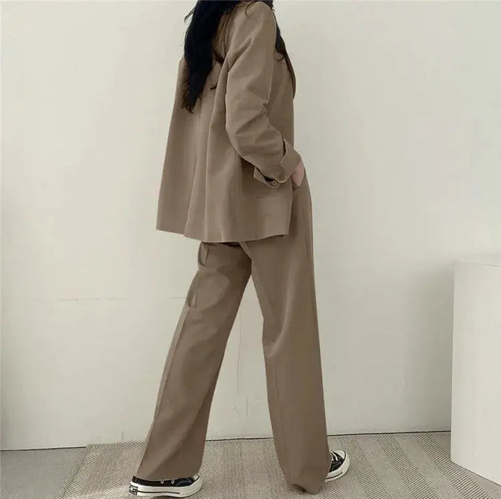 Women's tailored blazer & relaxed trousers, a modern two-piece set for smart casual and office wear.