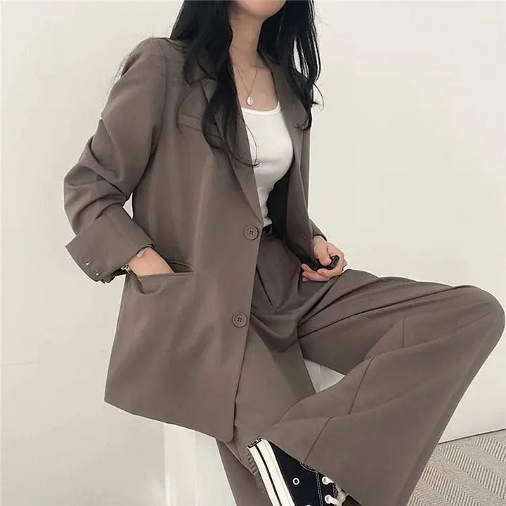 Women's smart professional outfit: elegant tailored blazer and relaxed fit trousers for a polished look.