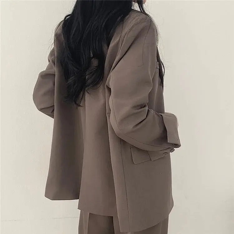 Fashionable women's blazer & trouser suit, featuring a tailored jacket and relaxed fit pants.