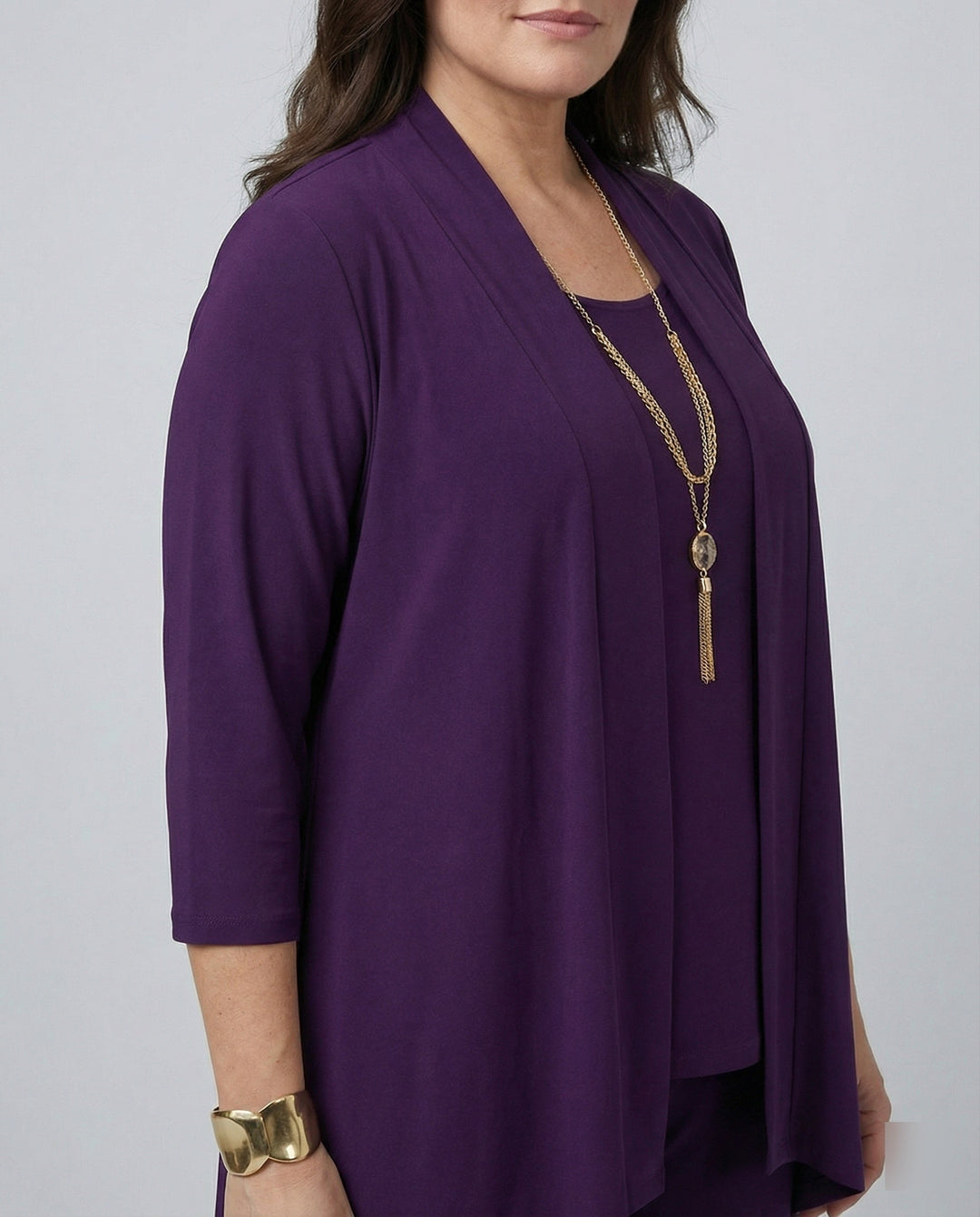 Professional women's three-piece pantsuit, ideal for business meetings and elegant office style.
