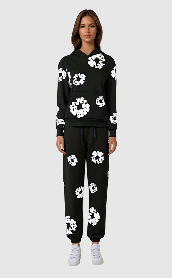 Cozy women's loungewear set, a comfortable two-piece tracksuit for relaxed everyday wear.