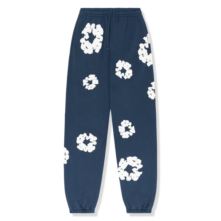 Comfortable women's tracksuit bottoms, ideal for casual wear & cozy loungewear. Relaxed fit.