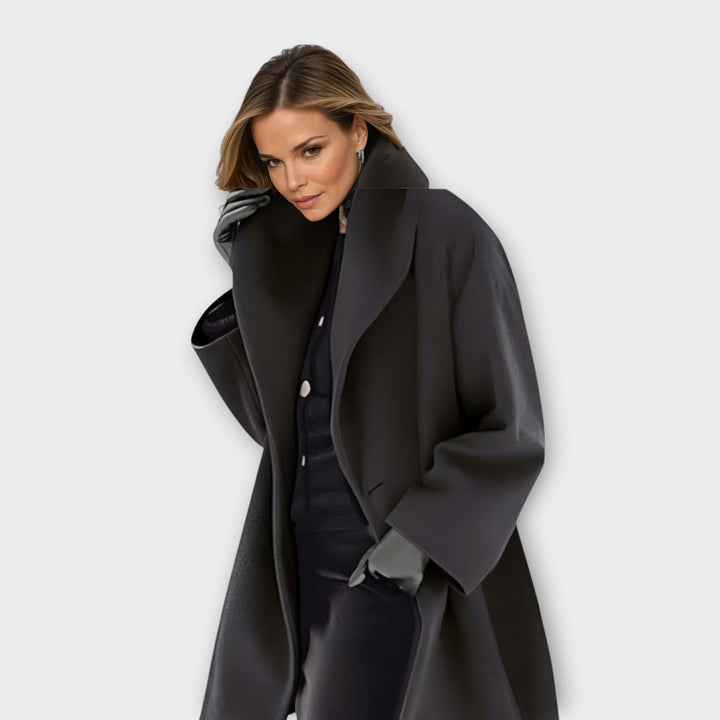 Elegant women's transitional jacket for versatile spring/autumn wear, featuring a chic classic design.