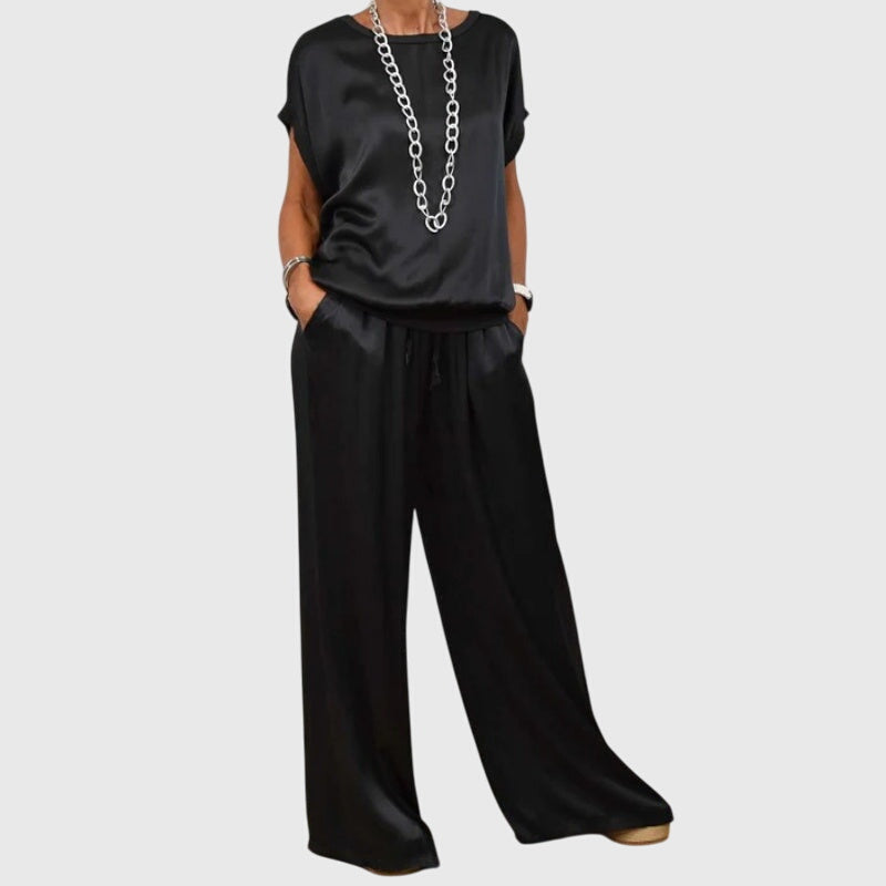 Comfortable & stylish women's two-piece set, perfect for casual chic loungewear with wide-leg pants.