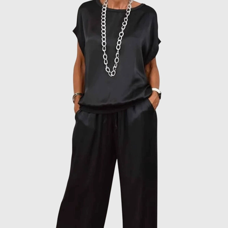 Women's stylish and comfortable two-piece loungewear set with elegant wide-leg pants, perfect for everyday.