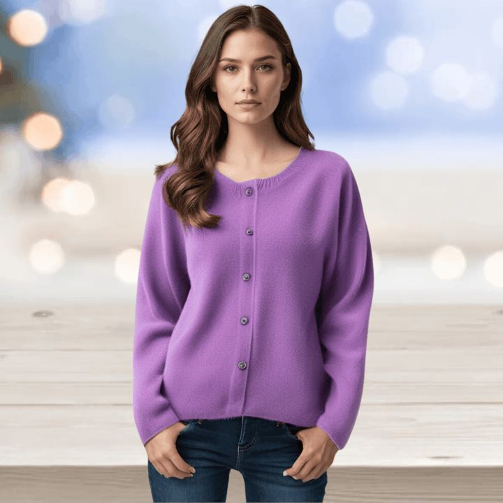 Chic everyday V-neck women's cardigan. Long sleeve, solid color, ideal for versatile layering.