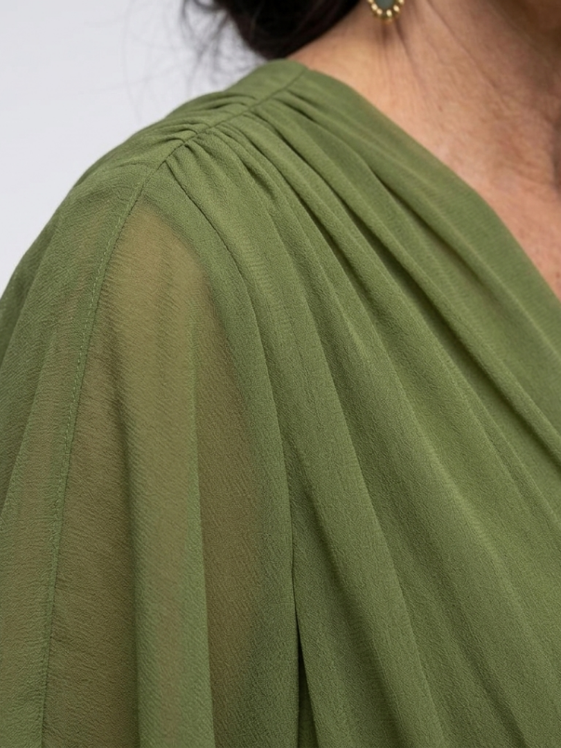 Close-up of the stylish V-neck and draped waist tie detail on a women's comfortable short sleeve midi dress.