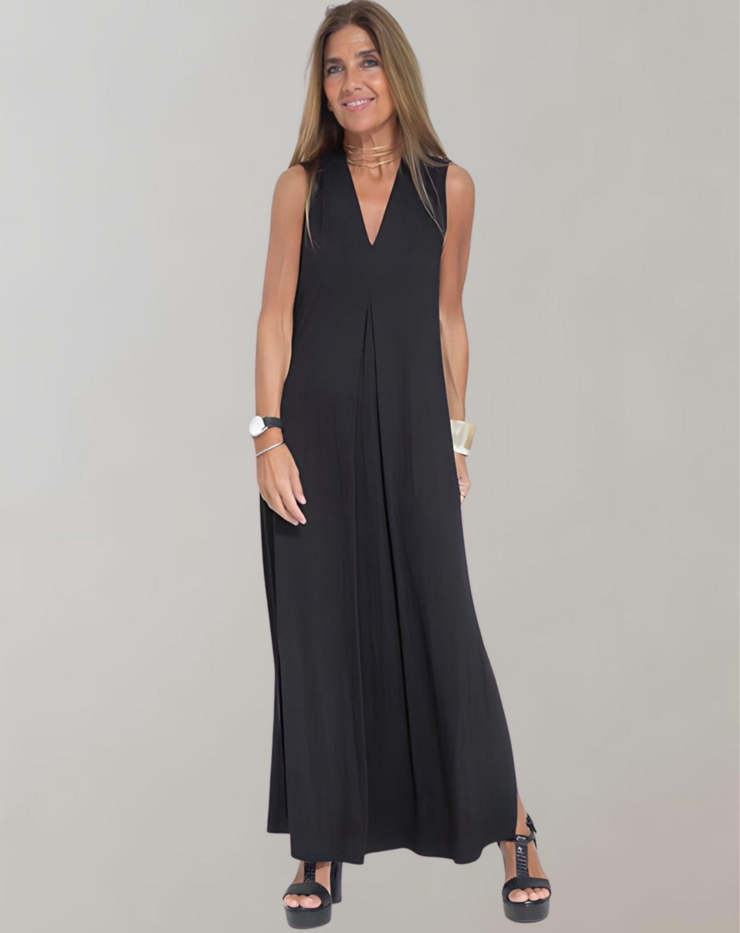 Elegant women's V-neck maxi dress, perfect for summer. Flowy fabric ensures effortless style and comfort.