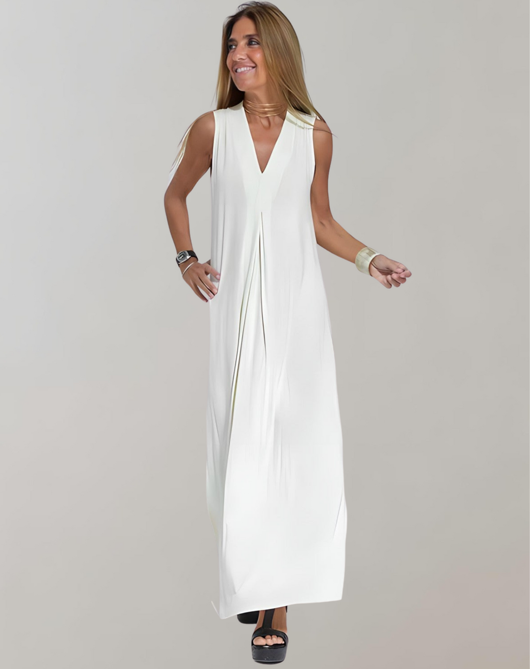 Casual women's summer maxi dress with a flattering V-neck, ideal for effortless everyday elegance.