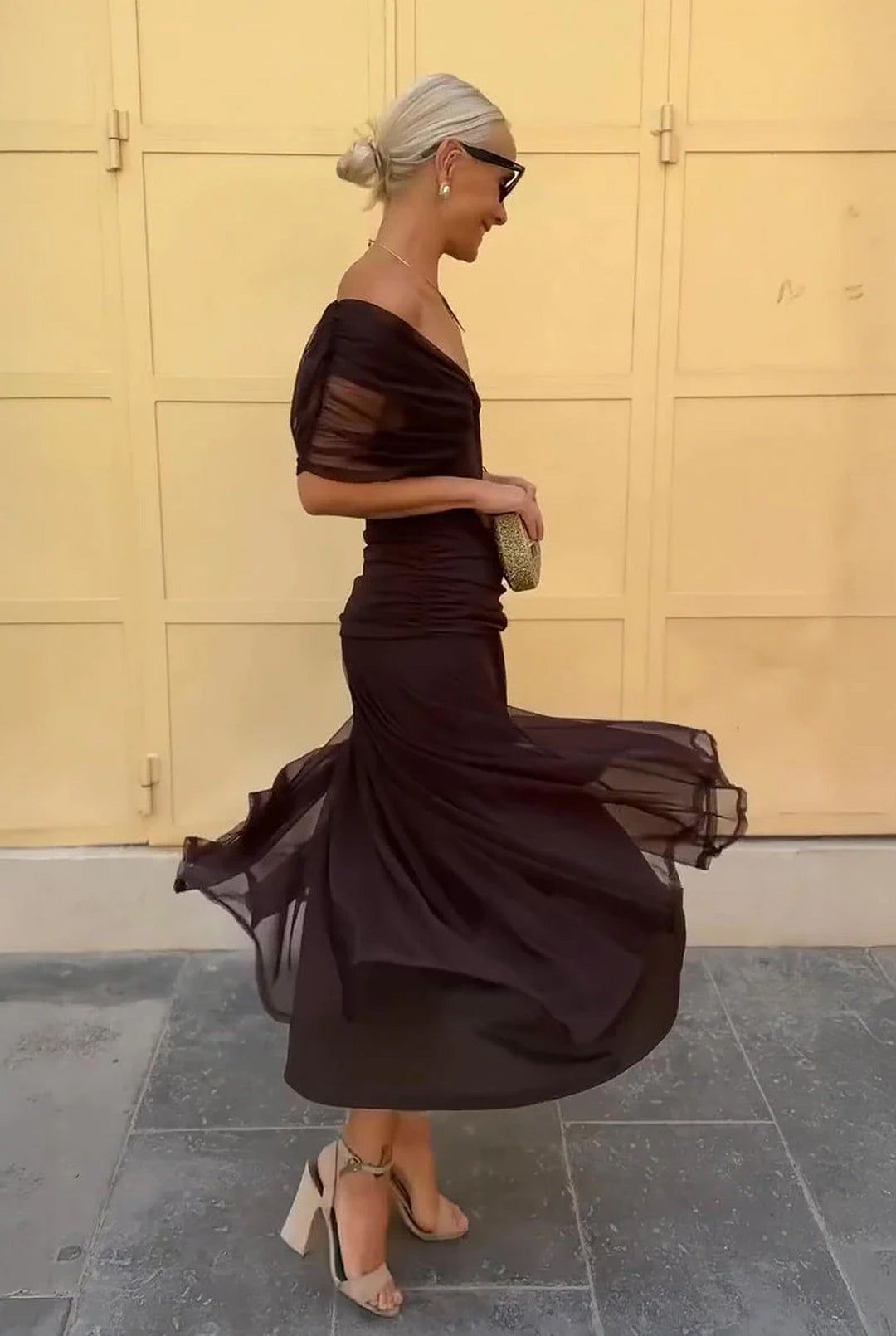 Women's V-neck wrap maxi dress, a sophisticated long dress with a flowing silhouette for parties.