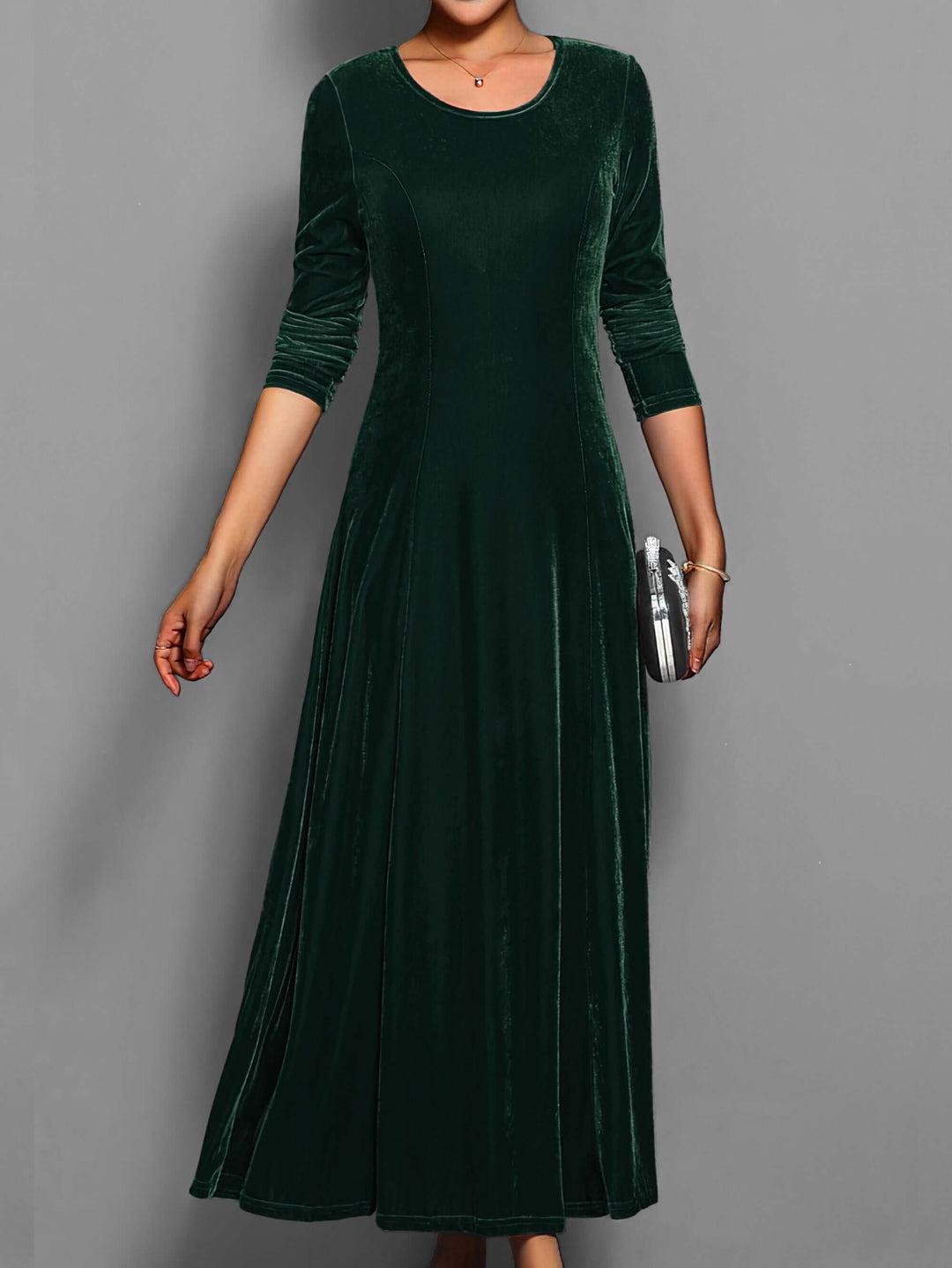 Autumn/winter elegant velvet midi dress for women. Long-sleeve, crew neck, sophisticated party or evening wear.
