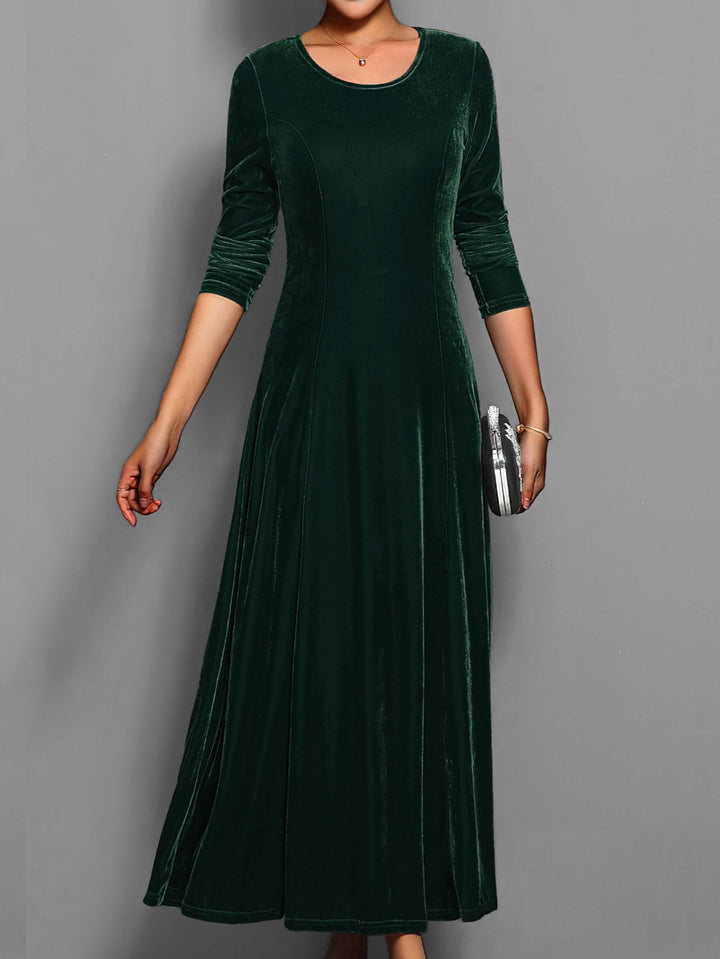 Autumn/winter elegant velvet midi dress for women. Long-sleeve, crew neck, sophisticated party or evening wear.