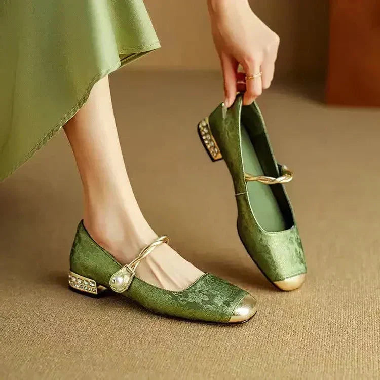 Elegant women's vintage Mary Jane shoes with pearl strap, comfortable design for any occasion.