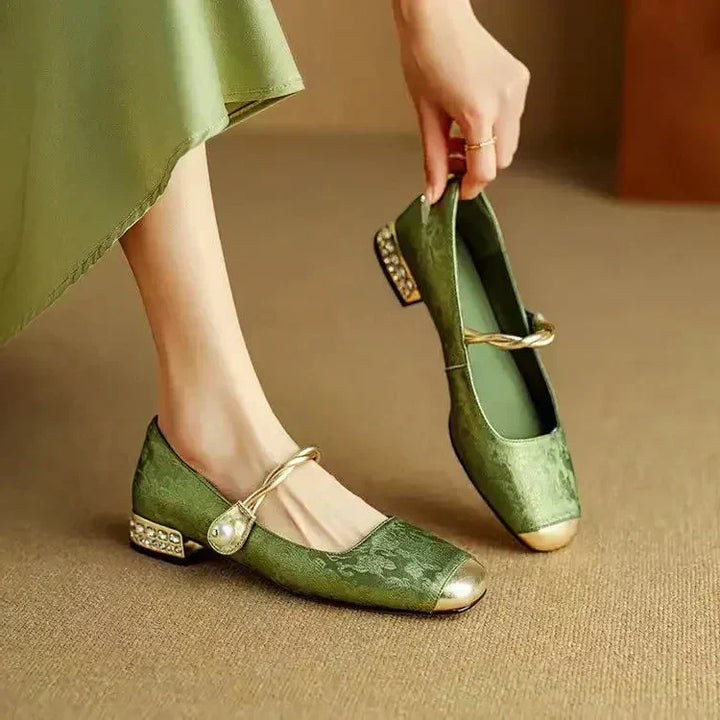 Elegant women's vintage Mary Jane shoes with pearl strap, comfortable design for any occasion.