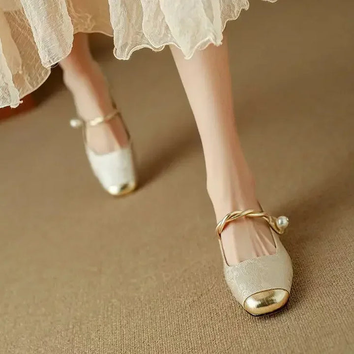 Sophisticated women's pearl strap Mary Jane shoes, offering both vintage style and comfort.