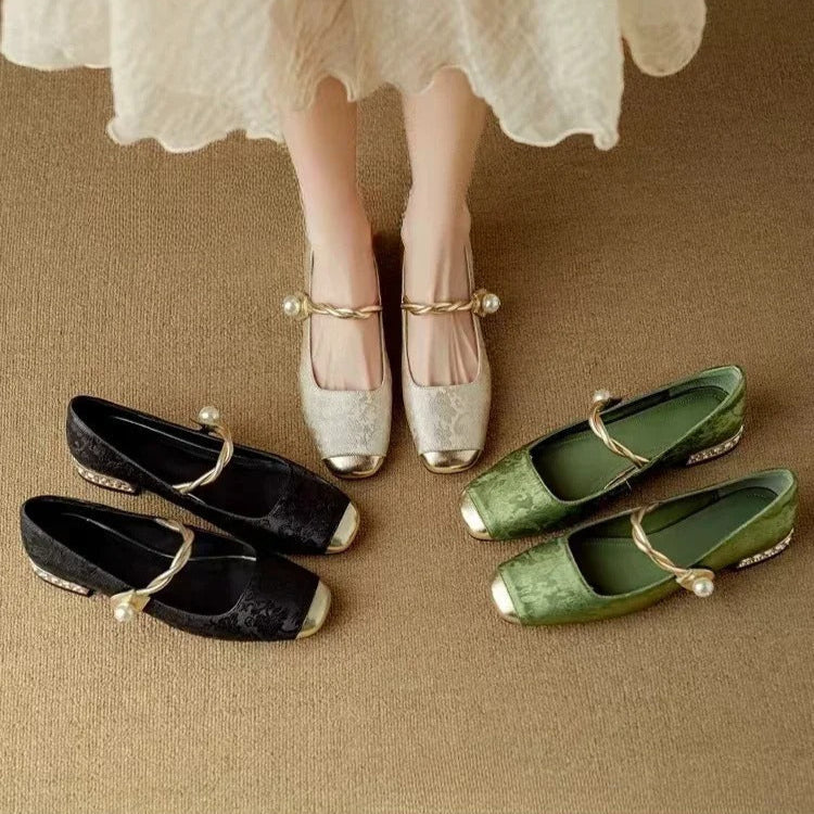 Comfortable & elegant women's vintage Mary Jane heels with a distinctive pearl strap.