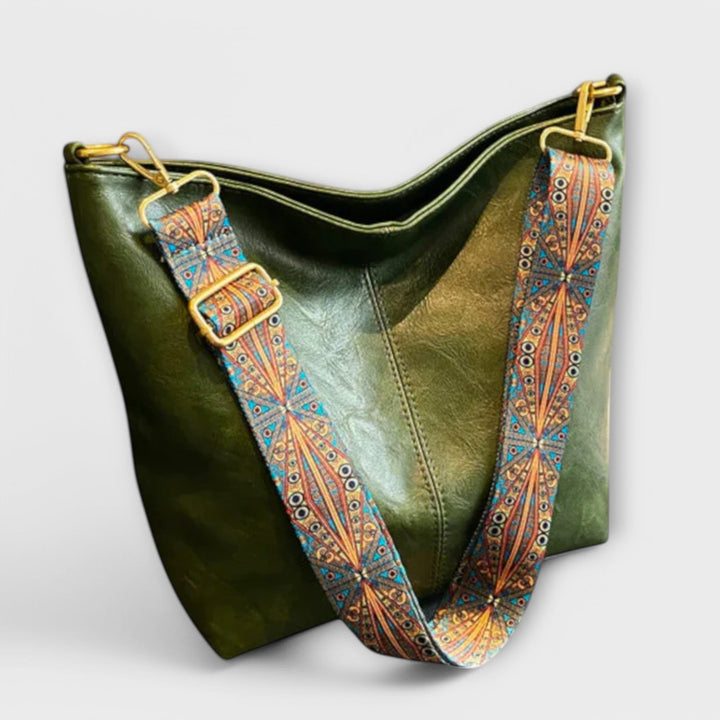 Classic women's vintage shoulder bag featuring elegant design. A stylish and timeless everyday handbag for fashion-forward women.