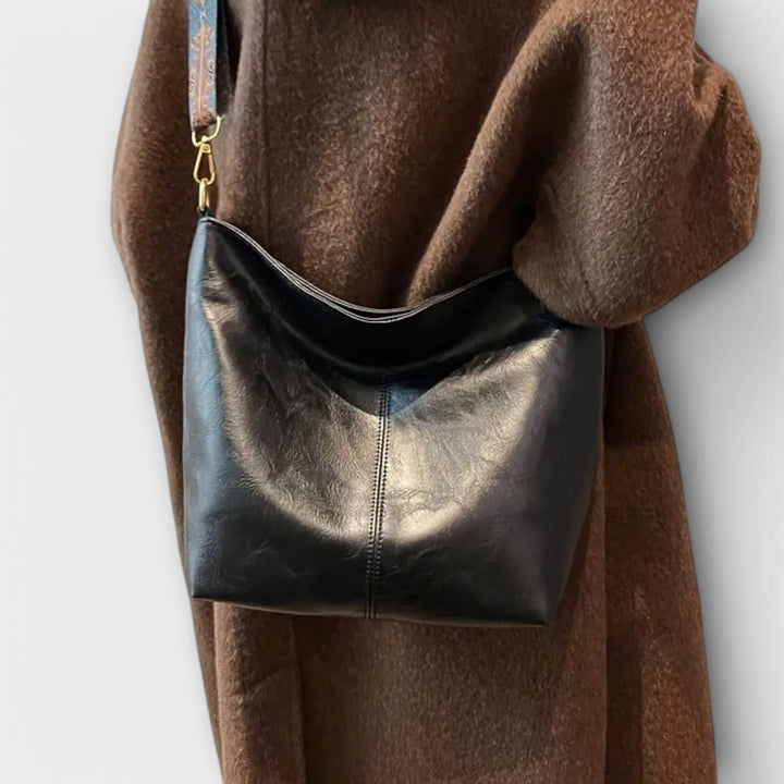 Timeless women's vintage shoulder bag, an elegant accessory for everyday fashion. Classic chic handbag design.