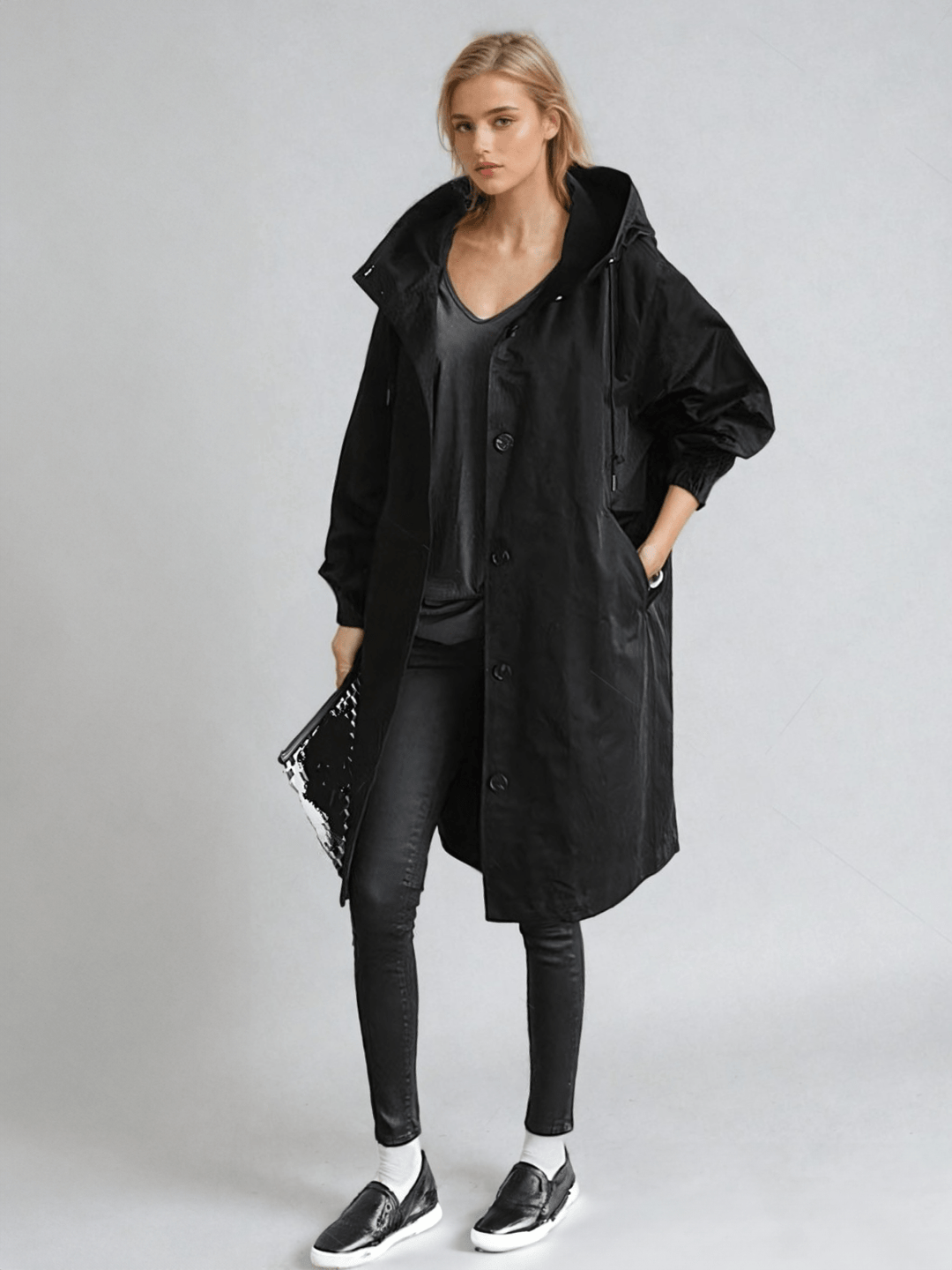 Sophisticated water-repellent trench coat for women, ideal as a classic spring or autumn jacket.