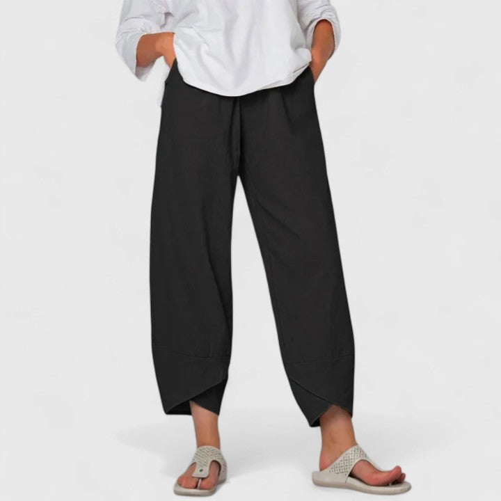 Women's comfortable wide-leg pants, combining vintage style with modern elegance.