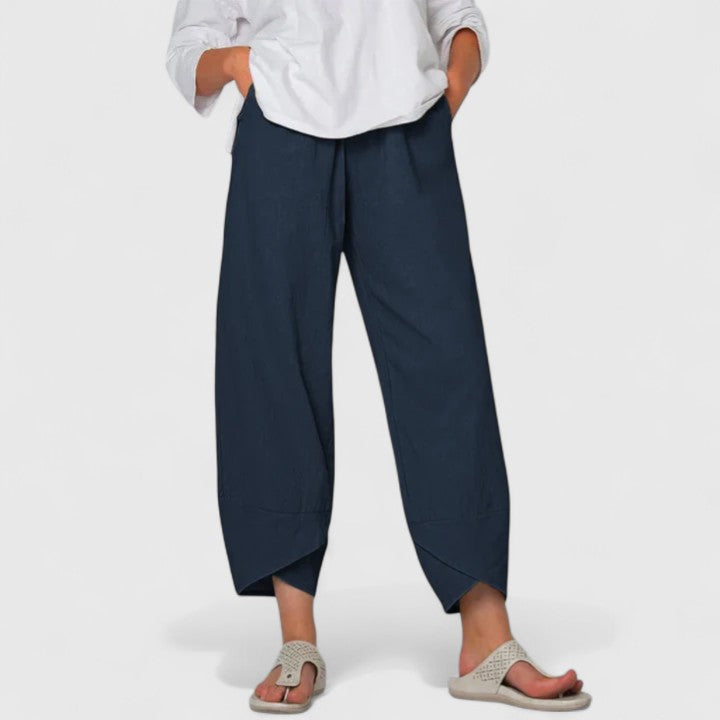 Elegant wide-leg trousers for women, featuring a relaxed fit and versatile design.