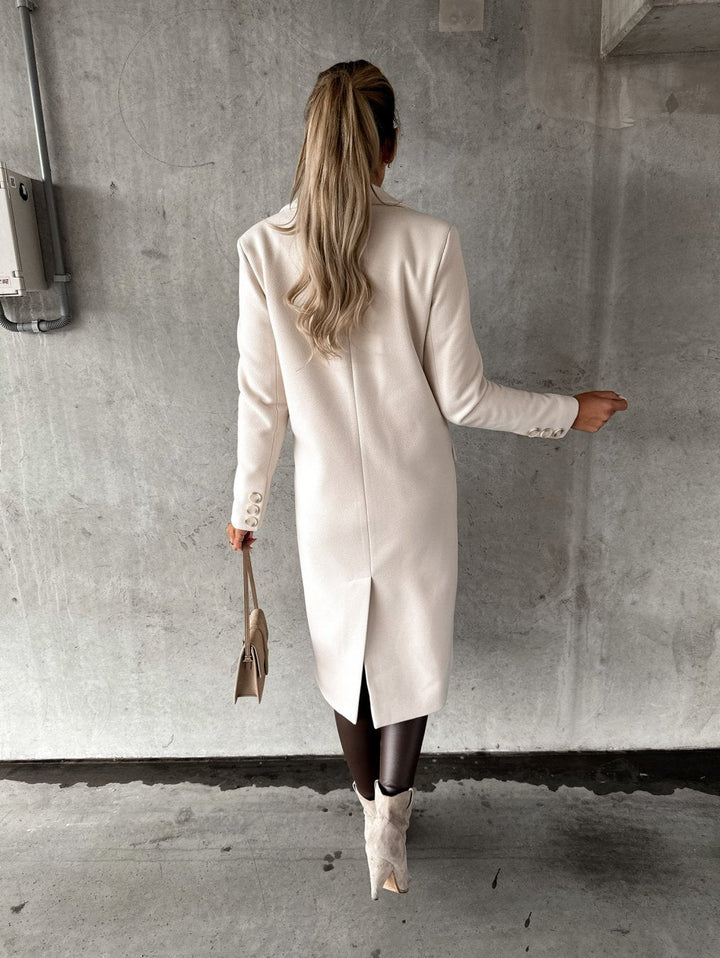 Stylish women's elegant winter coat. Fashionable long-sleeve outerwear, ideal for warmth and a chic look.