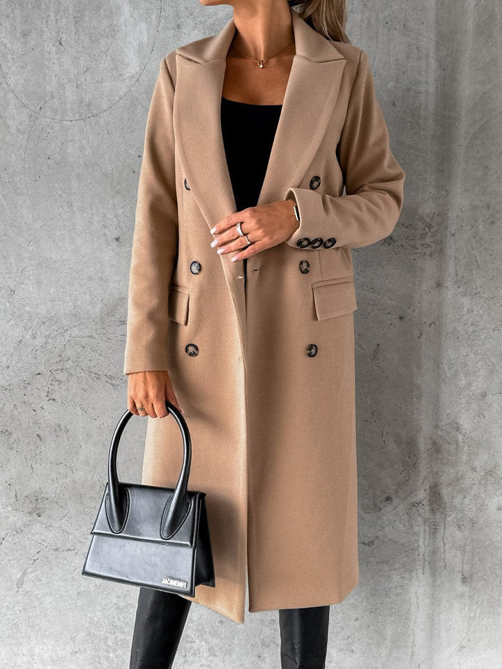 Elegant women's winter coat, blending style & warmth perfectly. Long-sleeve outerwear for fashion-forward protection.