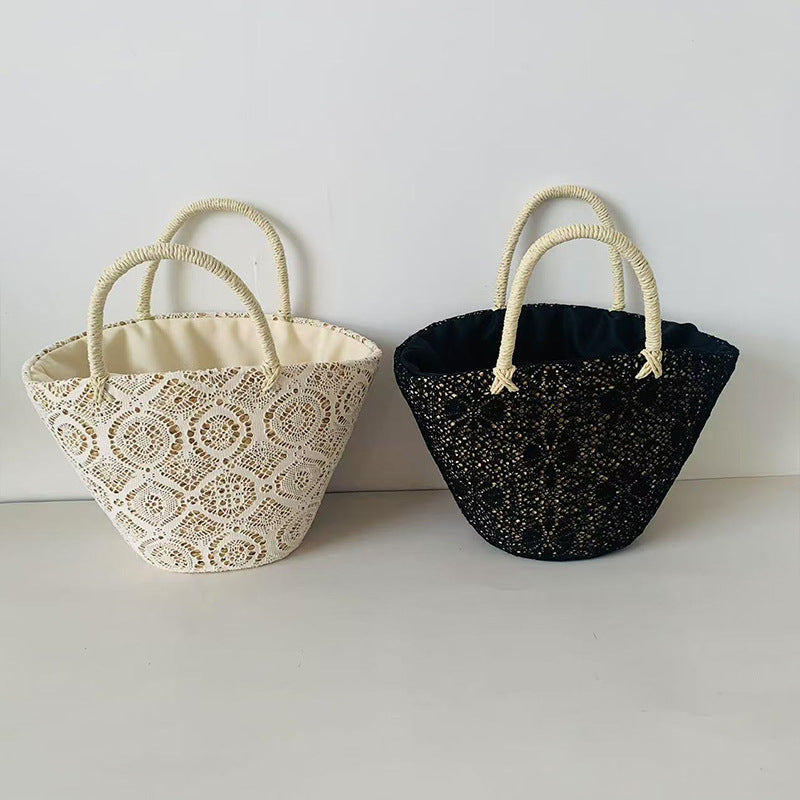 Durable women's elegant basket bag, ideal for beach or daily use in summer.