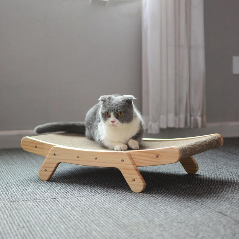 Ergonomic curved cat scratcher and exercise lounger for feline comfort