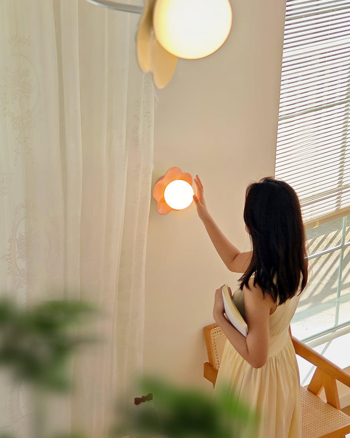 Beautiful floral glass & resin decorative indoor lamp.