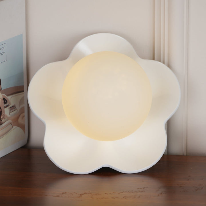 Floral accent light: Resin sculpture & glass diffuser for home.