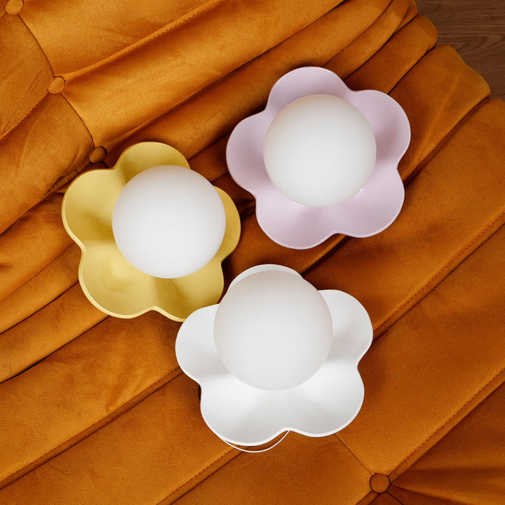 Charming floral resin & glass accent lamp for any room.